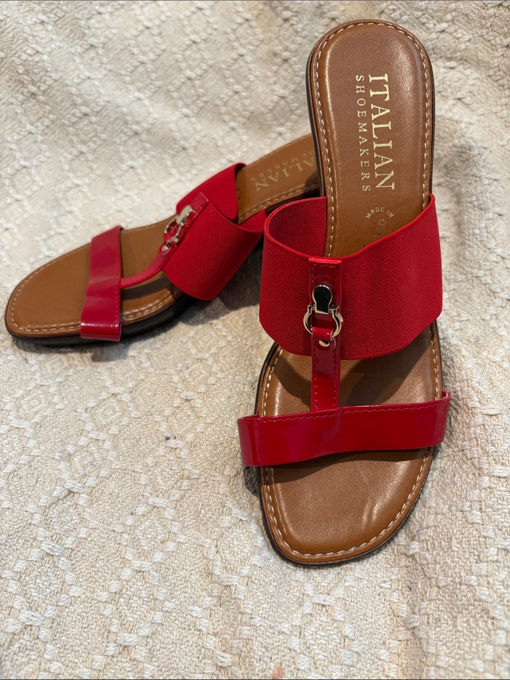 NWOT Italian Shoemakers Red Elastic Band T-Strap Slide Sandals